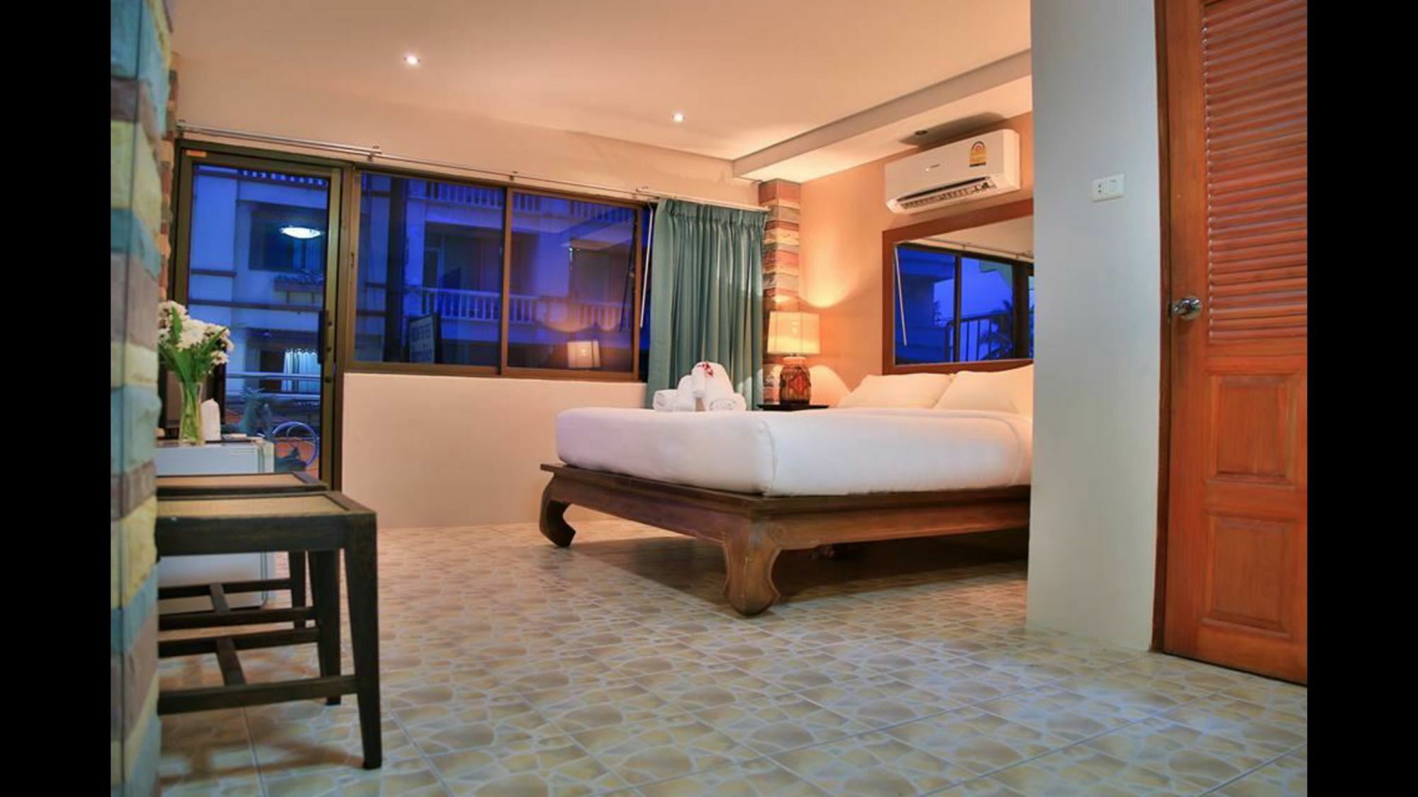 Avenue Beach Hotel Haat Jomtien Eksteriør bilde